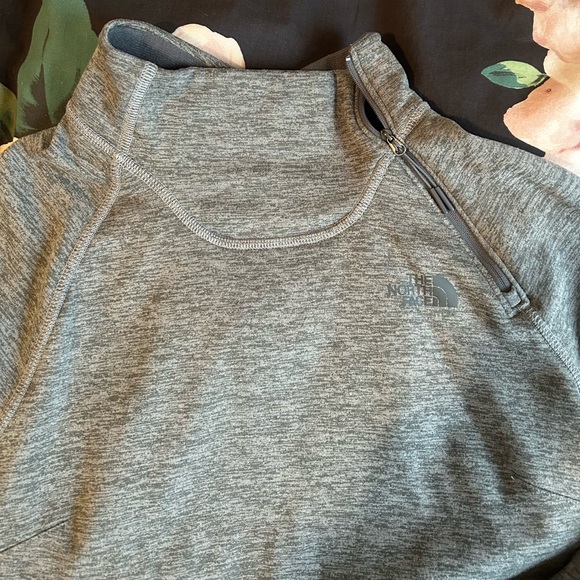 W North Face Side Quarter Zip - Picture 2 of 6